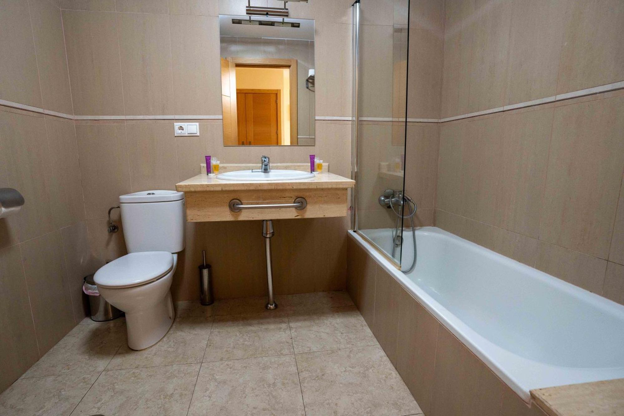 Hotel Sierra De Huesa Phòng bức ảnh